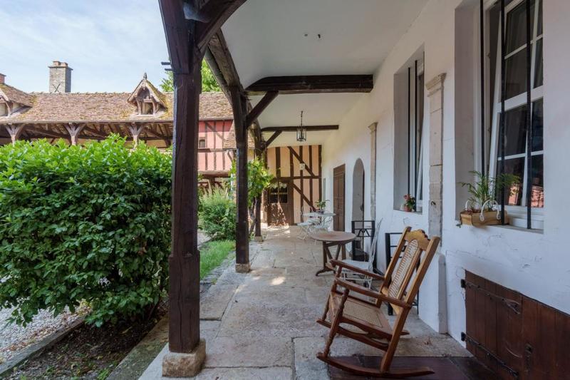 Demeure - 250 m² - 10 pièces