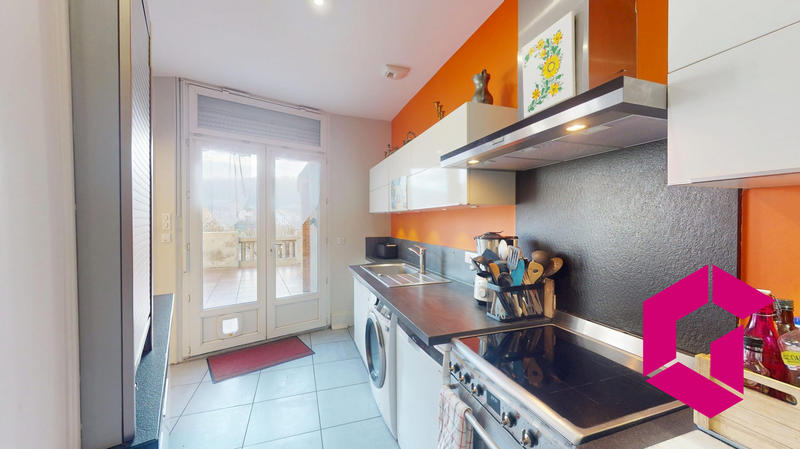 Maison - 337 m² - 9 pièces