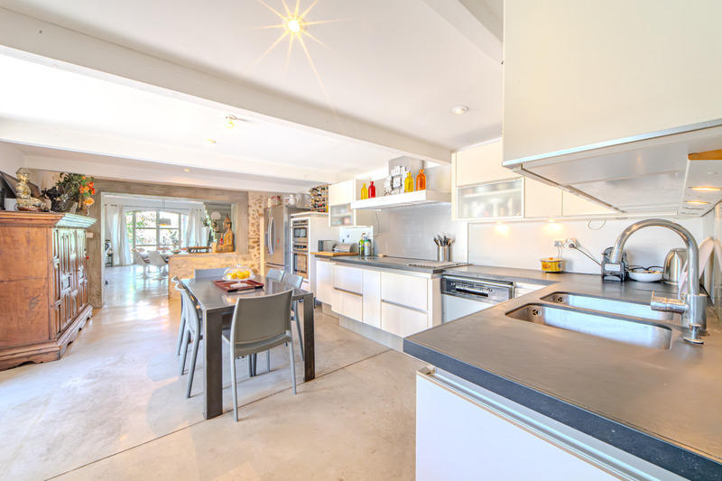 Maison - 300 m² - 10 pièces