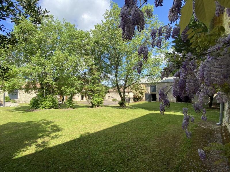 Corps de ferme - 208 m² - 5 pièces