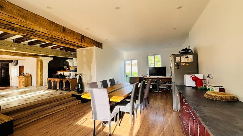 Maison - 308 m² - 14 pièces