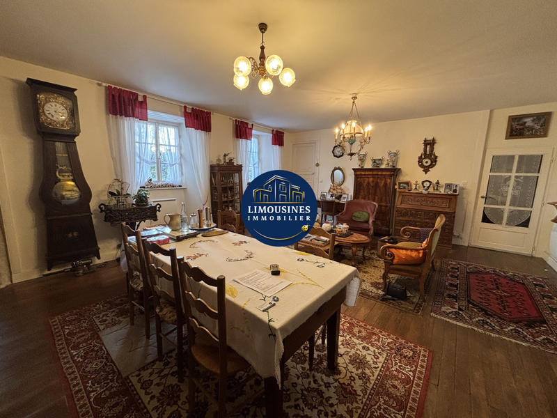 Maison - 224 m² - 8 pièces