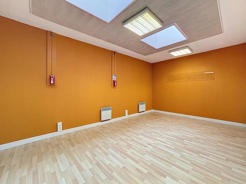 Local commercial - 111 m² - 5 pièces