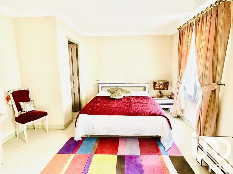 Maison - 200 m² - 7 pièces