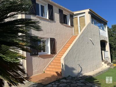 Villa - 196 m² - 6 pièces