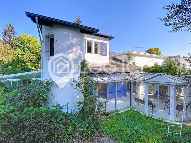 Maison - 207 m² - 7 pièces