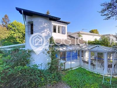 Maison - 207 m² - 7 pièces