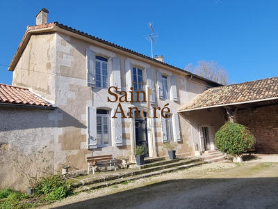 Maison - 256 m² - 8 pièces