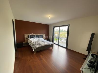 Villa - 244 m² - 6 pièces