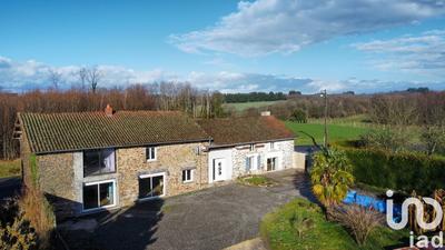 Maison - 220 m² - 5 pièces