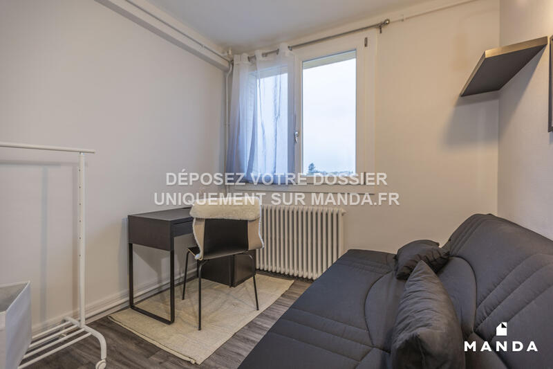 Chambre - 11 m² - 5 pièces