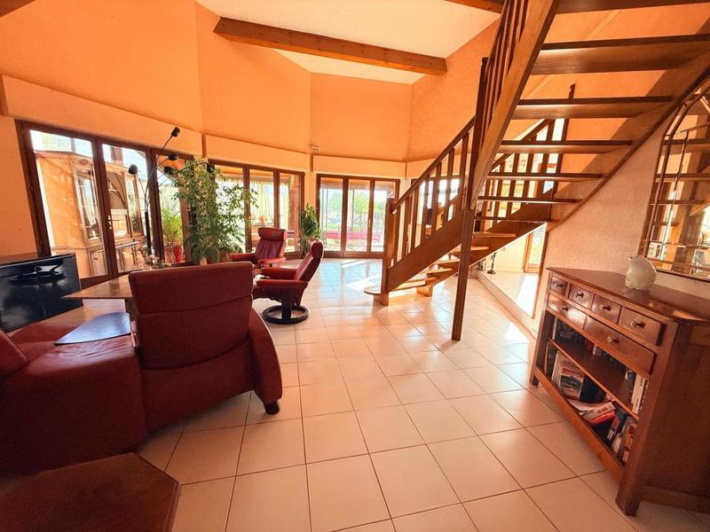 Maison - 250 m² - 6 pièces