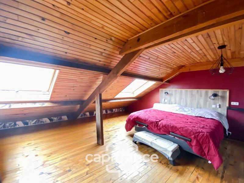 Maison - 223 m² - 8 pièces