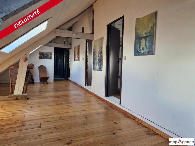 Maison - 225 m² - 9 pièces