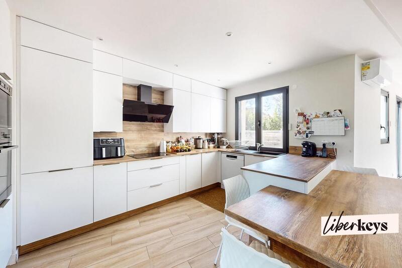 Maison - 335 m² - 13 pièces