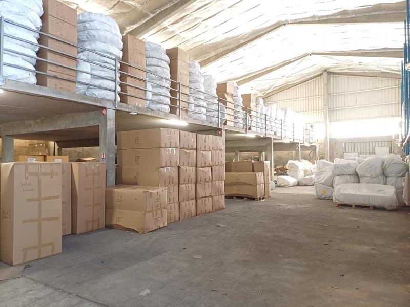 Entrepôt - 1 950 m²