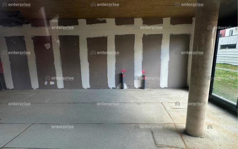 Local commercial - 114 m²