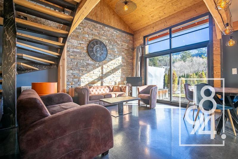 Maison - 328 m² - 11 pièces