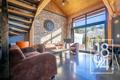 Maison - 328 m² - 11 pièces