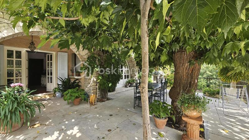 Propriété - 212 m² - 10 pièces