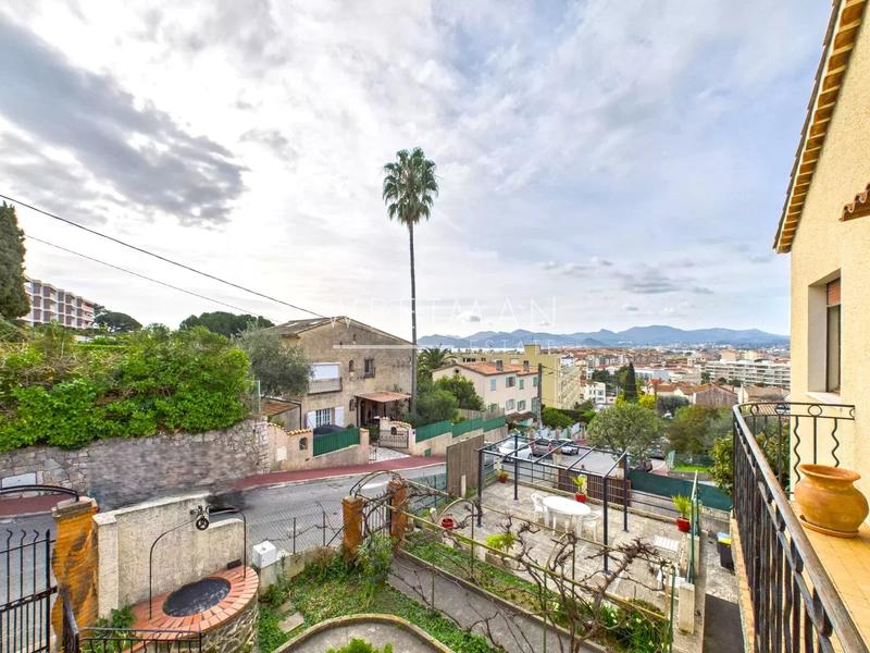 Appartement - 93 m² - 5 pièces