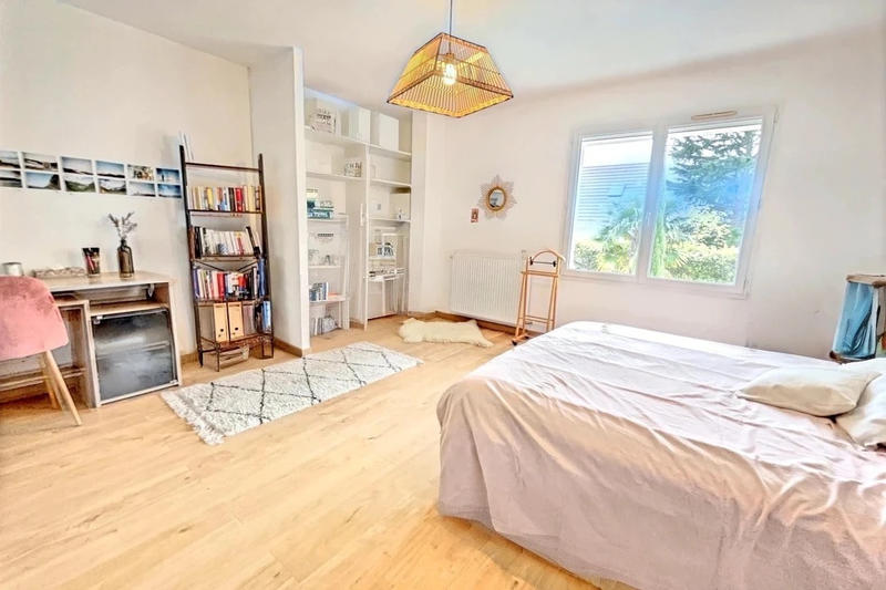 Maison - 310 m² - 8 pièces