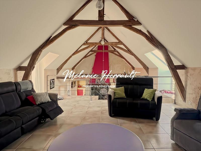 Maison - 225 m² - 9 pièces