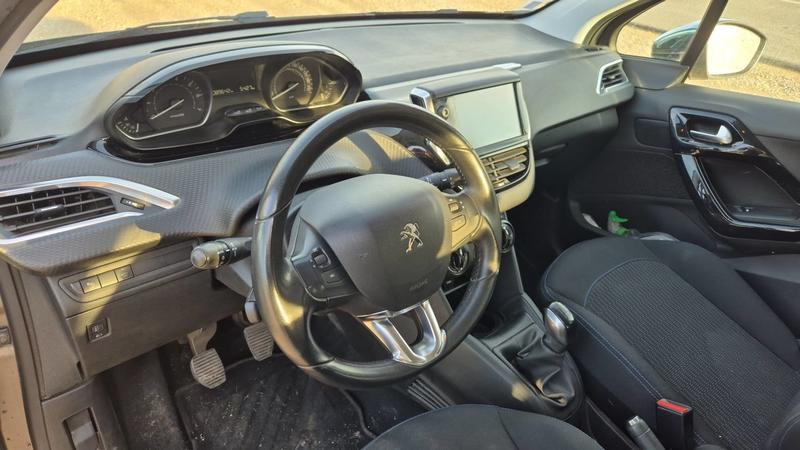 Peugeot 208 I 1.2 PureTech 82 Signature