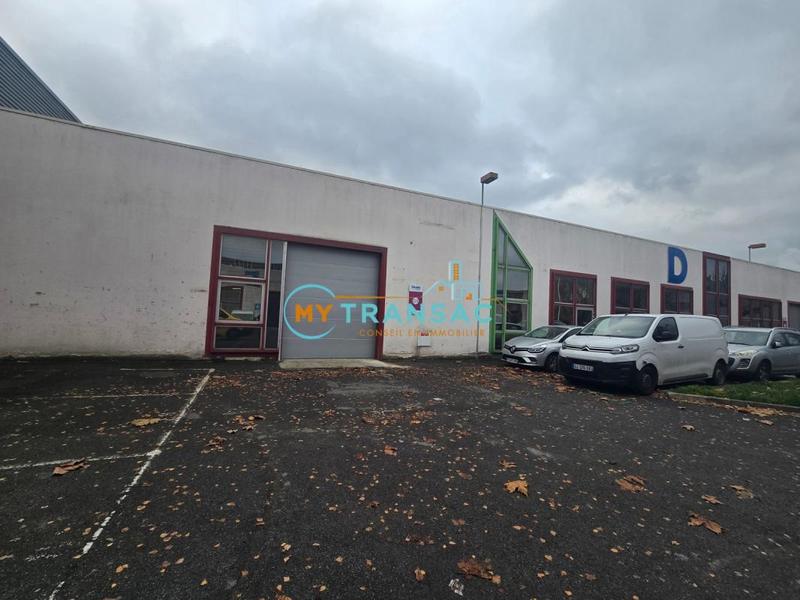 Local d'activités - 892 m²