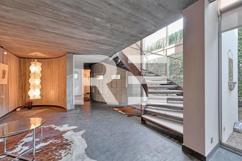 Maison - 250 m² - 9 pièces