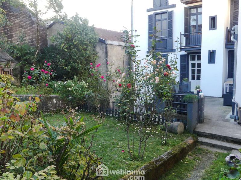 Maison de maîtres - 340 m² - 14 pièces