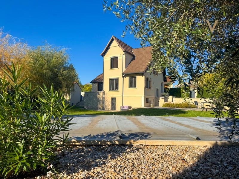 Maison - 90 m² - 6 pièces