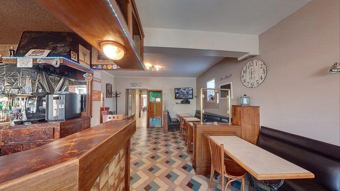 Local commercial - 216 m²