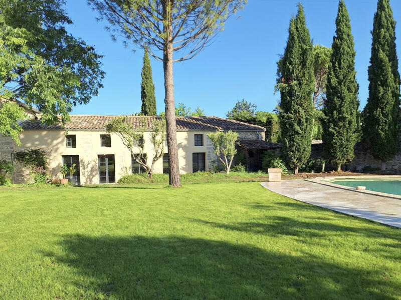 Maison - 336 m² - 8 pièces