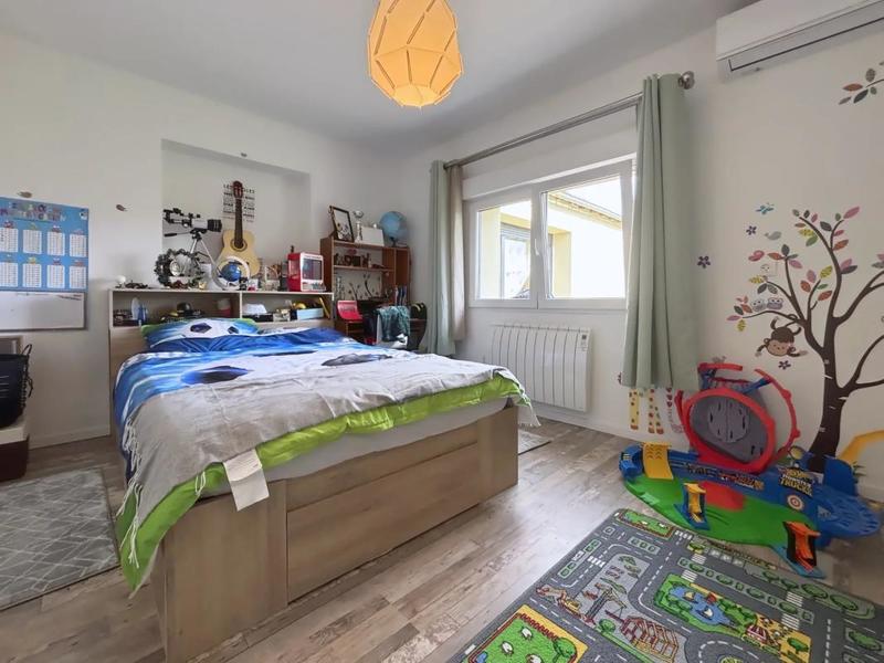 Maison - 241 m² - 8 pièces