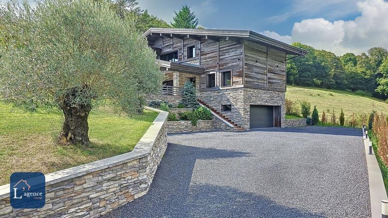 Maison - 219 m² - 7 pièces