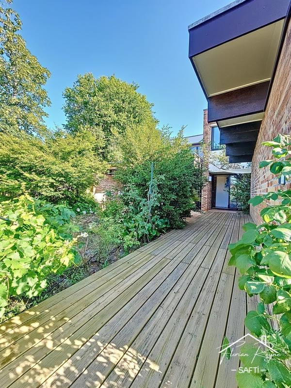 Maison - 211 m² - 6 pièces