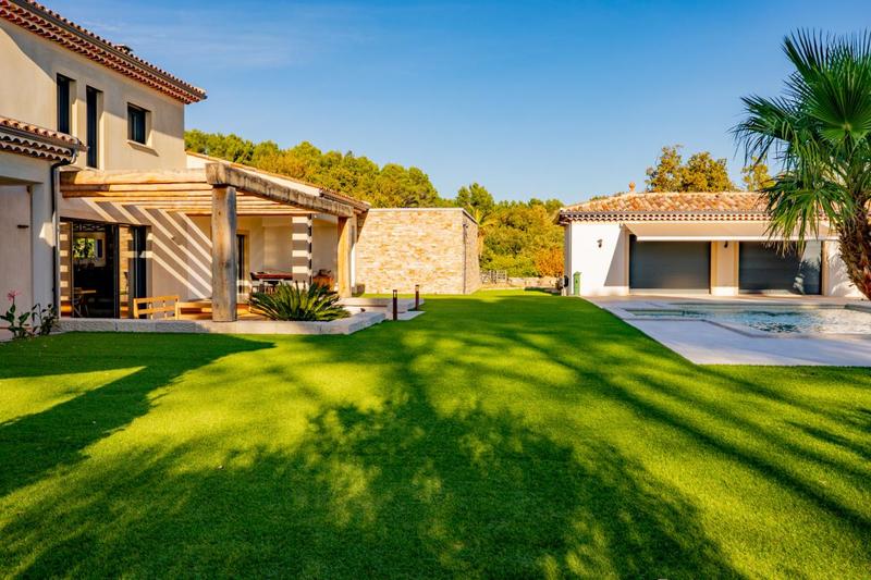 Villa - 231 m² - 6 pièces