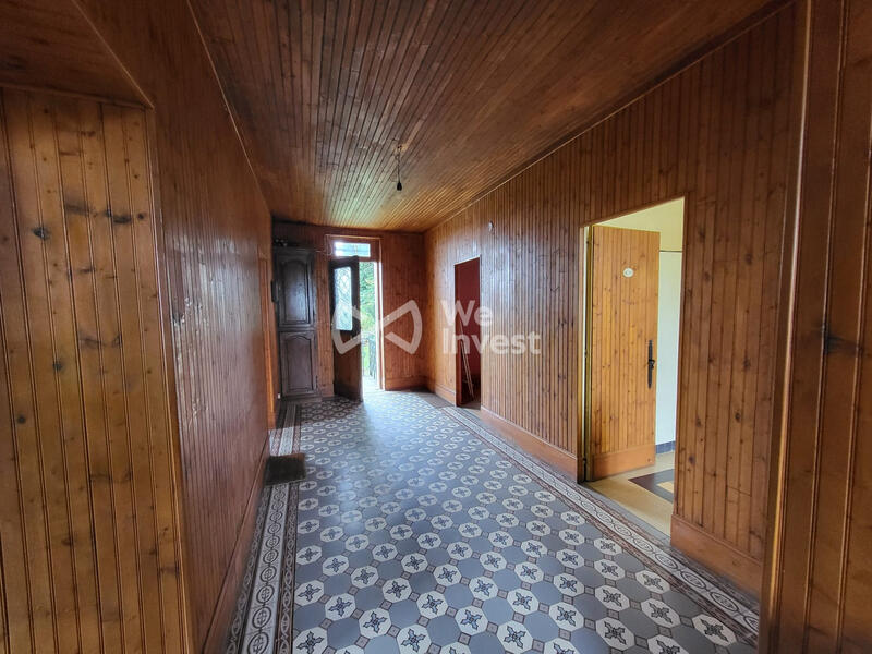 Maison traditionnelle - 197 m² - 10 pièces