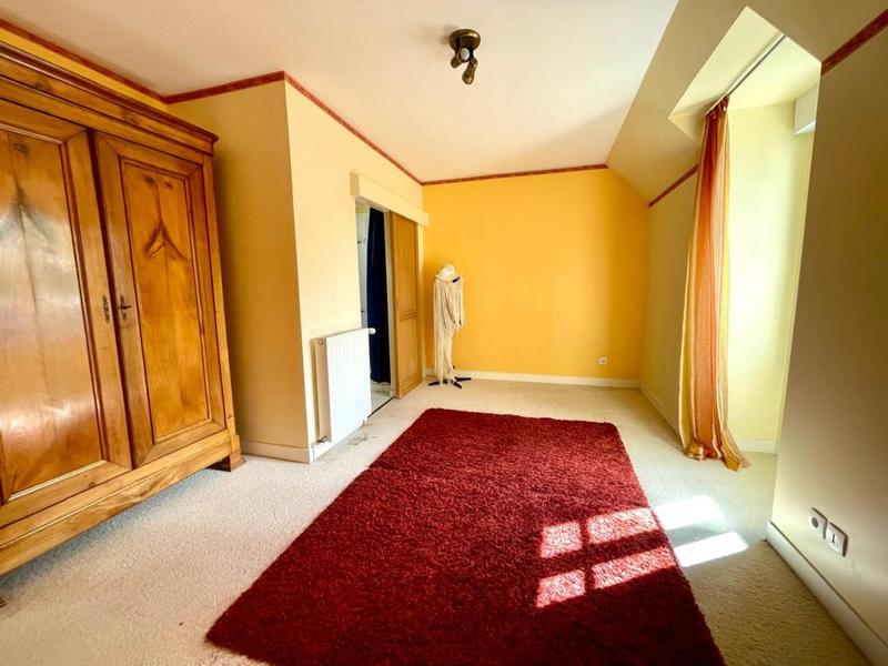 Maison - 280 m² - 9 pièces