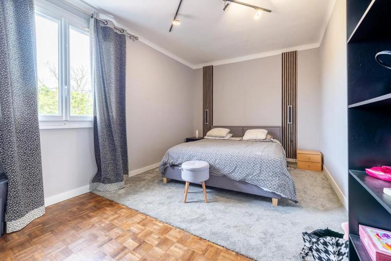 Maison - 200 m² - 8 pièces