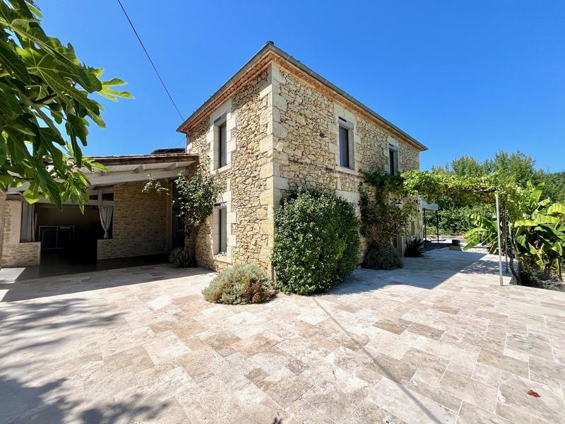 Maison - 650 m² - 20 pièces