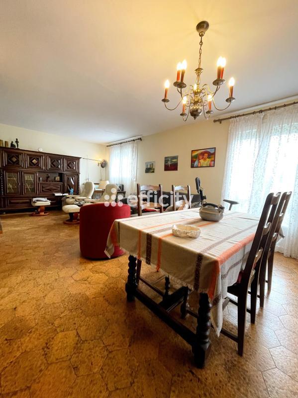 Pavillon - 180 m² - 8 pièces