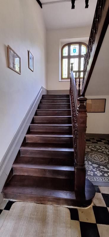 Maison - 1 500 m² - 40 pièces