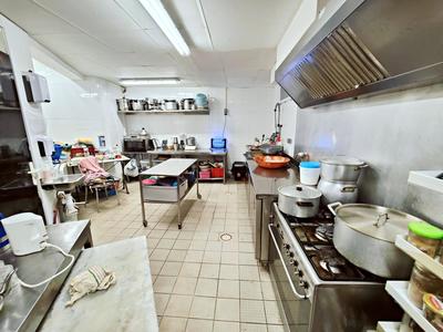 Local commercial - 95 m² - 6 pièces