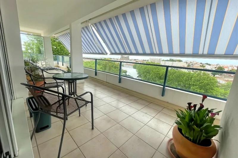 Appartement - 110 m² - 4 pièces