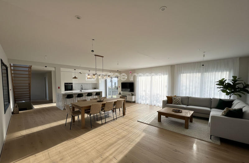 Maison - 200 m² - 6 pièces