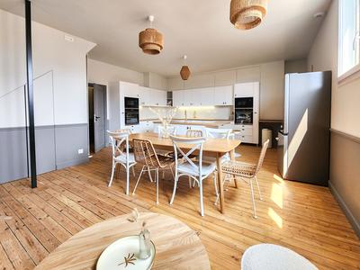 Maison - 271 m² - 12 pièces