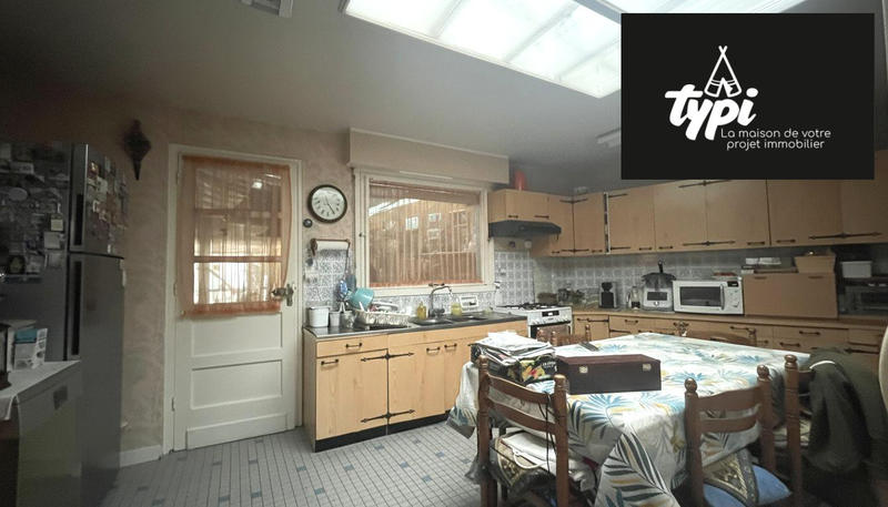 Maison - 230 m² - 10 pièces