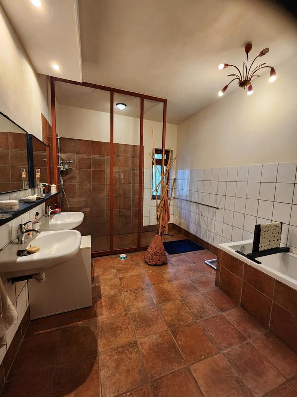 Maison - 235 m² - 8 pièces